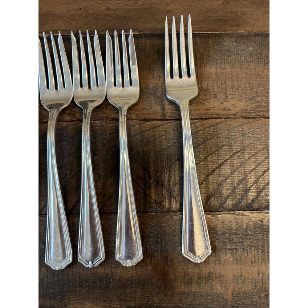 International Silverplate Co.‎ XII 8 Salad Forks & 1 Dinner Fork FLATWARE